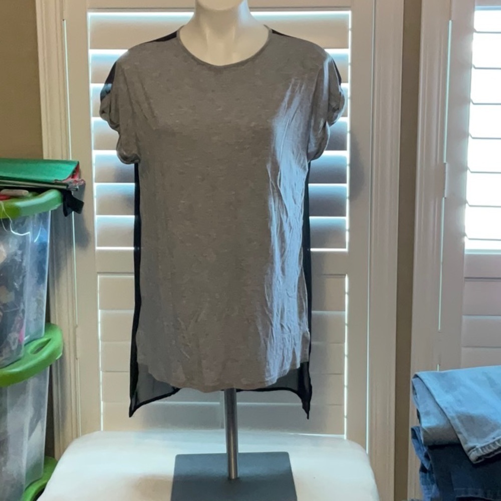 Forever 21 Gray and Black Short Sleeve Tee